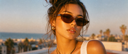 Lunettes cat-eye Y2K Mirage Lola portées — look été tendance, style Y2K mode femme